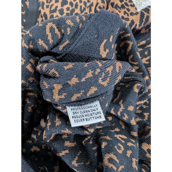 St John Collection Marie Gray Leopard Print Santana Knit Cardigan Jacket Size 4 - Picture 6 of 6